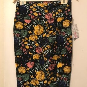 LuLaRoe Cassie BNWT - Small